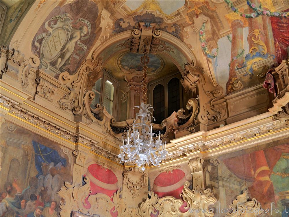 Milano - Uno dei balconcini negli angoli alti del salone di Palazzo Visconti